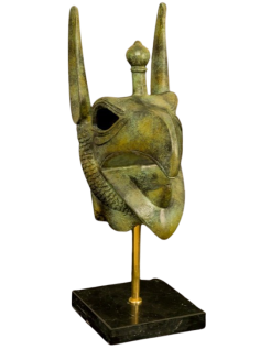 Cabeza de bronce de grifo, Museo Arqueológico de Delfos
