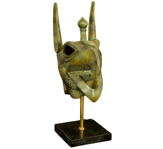 Cabeza de bronce de grifo, Museo Arqueológico de Delfos