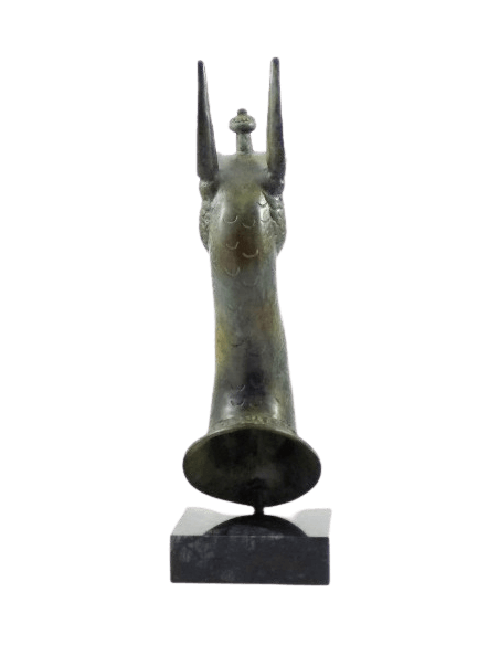 Cabeza de bronce de grifo, Museo Arqueológico de Olimpia