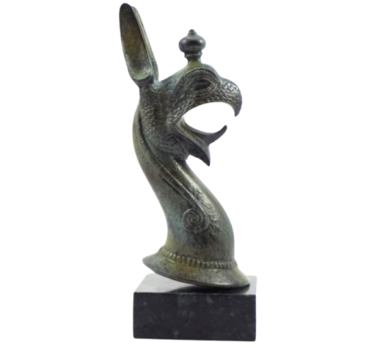 Cabeza de grifo en bronce, Museo Arqueológico...
