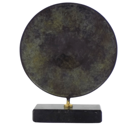 Espejo de bronce, Eros montando un delfín,...