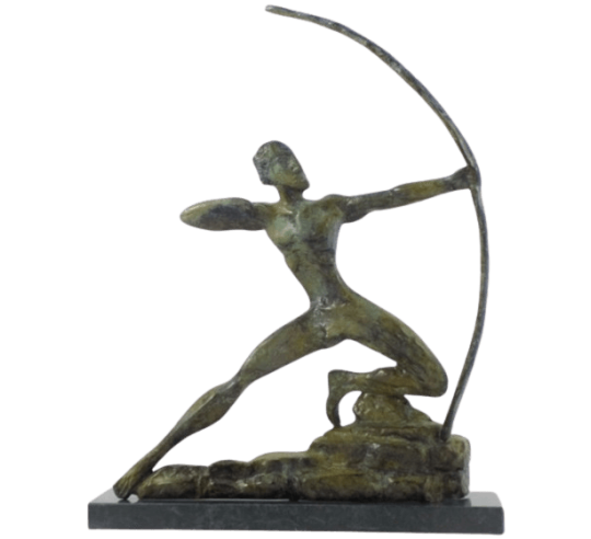 Escultura en bronce de Hércules arquero matando a las aves de Estinfalo