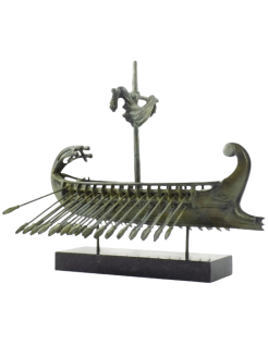 Escultura de bronce de la antigua trirreme ateniense