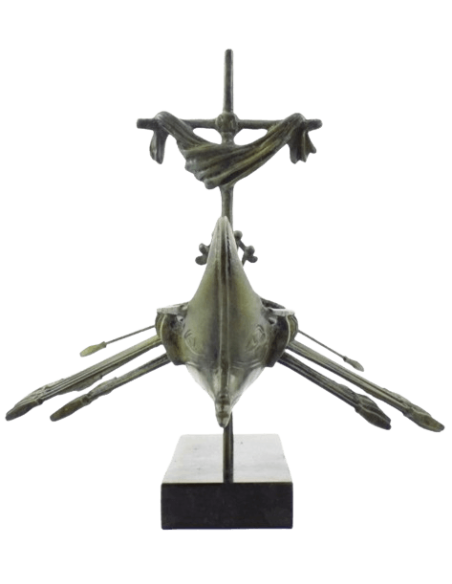 Escultura de bronce de la antigua trirreme ateniense