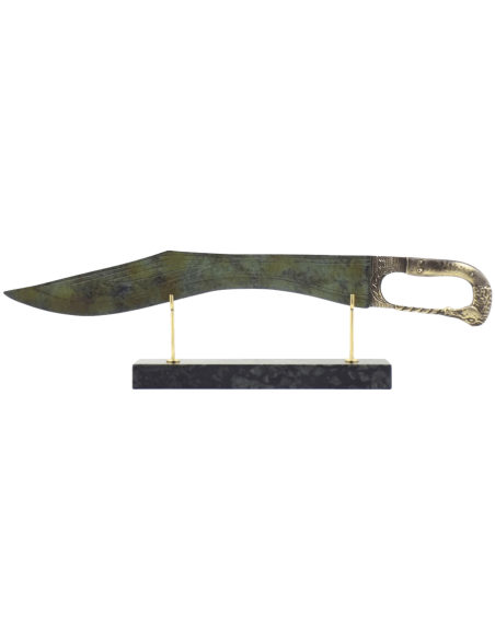 Espada larga de bronce o Kopis macedonio, grabados y pomo con cabeza de caballo