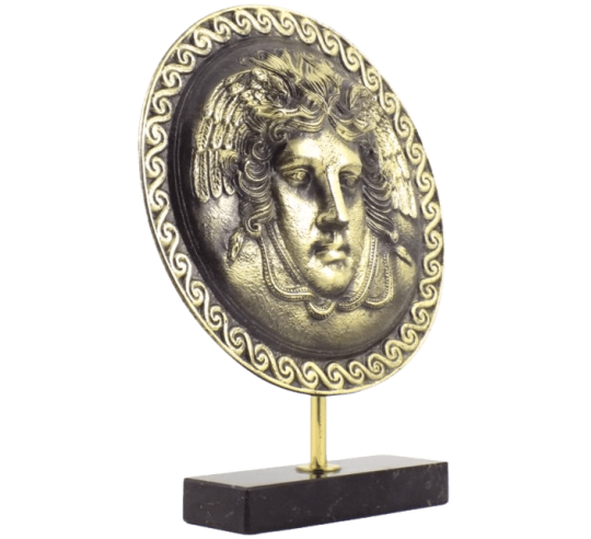 Escudo de bronce adornado con el rostro de...