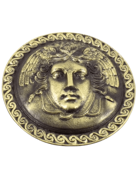 Escudo de bronce adornado con el rostro de Medusa, símbolo de protección contra los enemigos y el mal