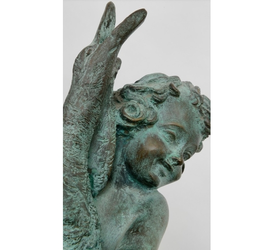 Statue en Bronze Patiné: Putto Jouant avec un...