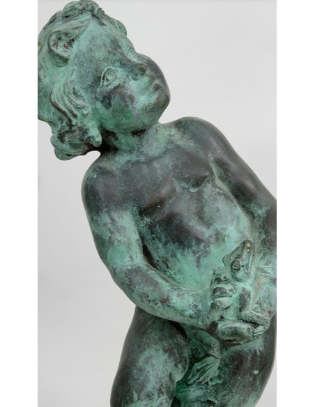 Estatua en Bronce Patinado: Putto jugando con una Rana