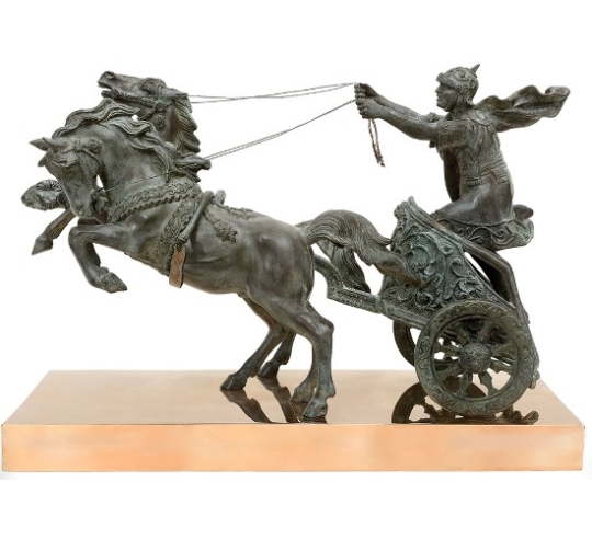 Escultura en Bronce Patinado de un Carro Romano de Dos Caballos