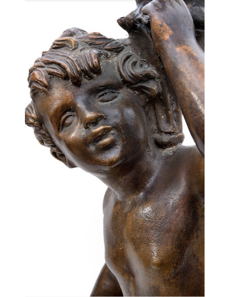 Lampe de Table en Bronze Patiné - Sculpture de Putto Élégant