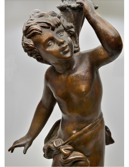 Lampe de Table en Bronze Patiné - Sculpture de Putto Élégant