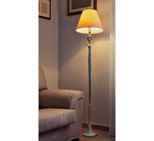 Lampe de sol en bronze patiné avec abat-jour :...