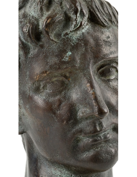 Cabeza de Julio César en bronce patinado sobre base de mármol – Escultura decorativa