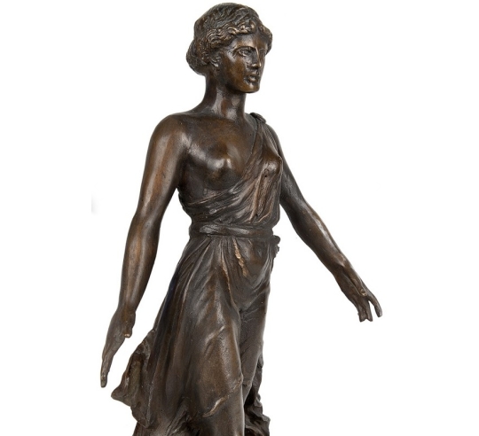 Venus Triunfante: Estatua de Bronce Patinado...