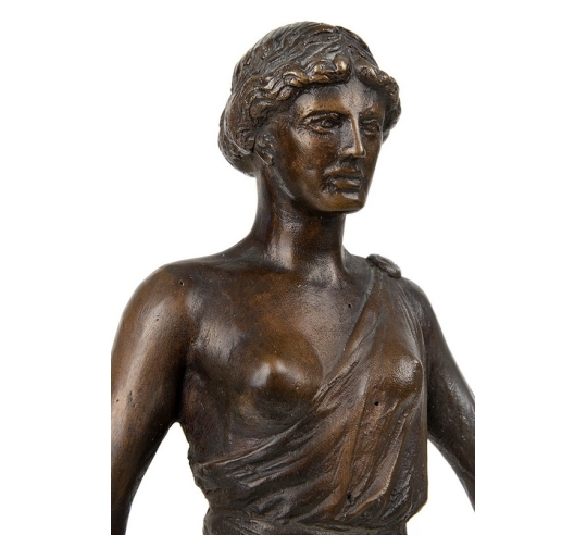 Statue en Bronze Patiné - Vénus Triomphante...