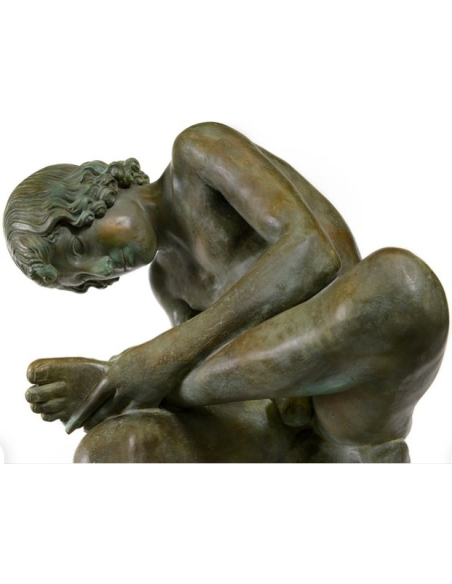 Estatua de Bronce Patinado: El Tirador de Espinas, Museo Capitolino - Obra Maestra de la Antigüedad