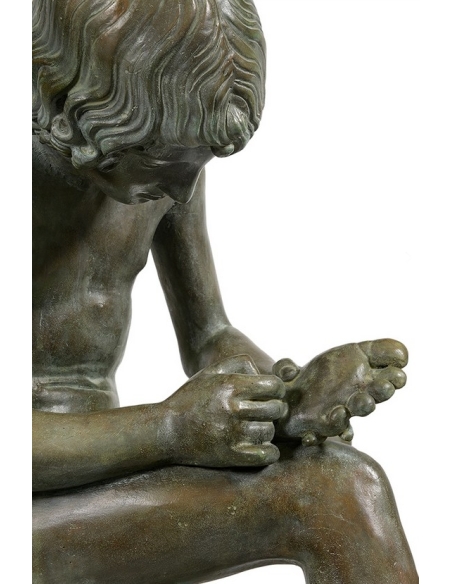 Estatua de Bronce Patinado: El Tirador de Espinas, Museo Capitolino - Obra Maestra de la Antigüedad