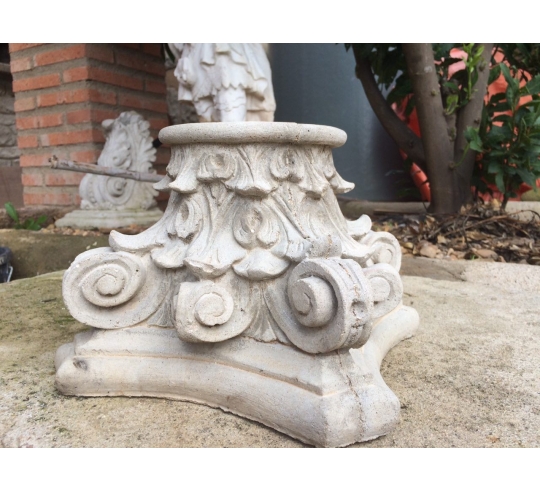 Pied de colonne style corinthien