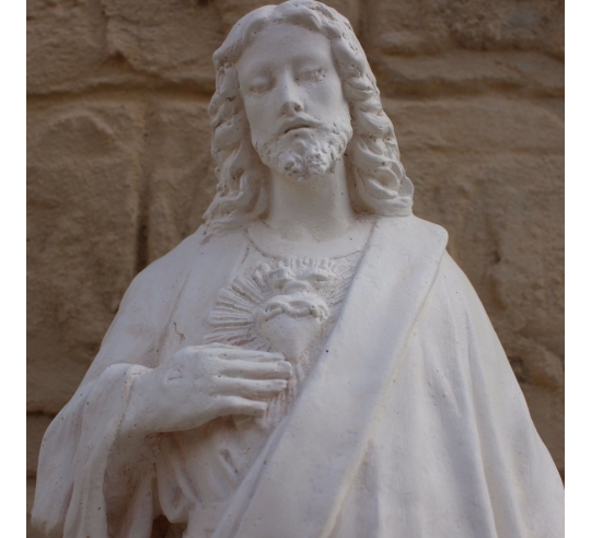 Statue of the Crowned Heart of Jesus