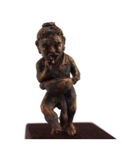 Estatua grotesca de un enano