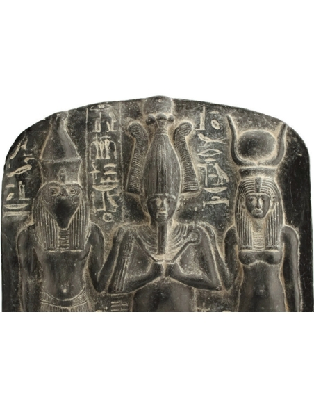 Bas relief d'Horus, d'Isis et d'Osiris