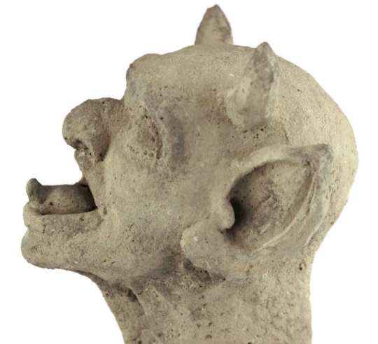Mocking demon gargoyle by Temarte