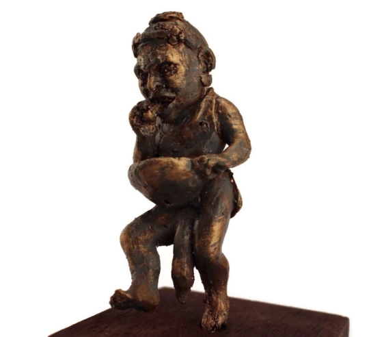 Estatua grotesca de un enano