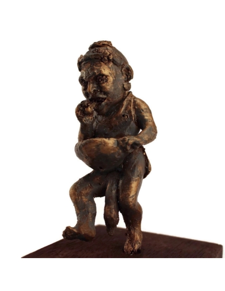 Estatua grotesca de un enano Estatua grotesca de un enano