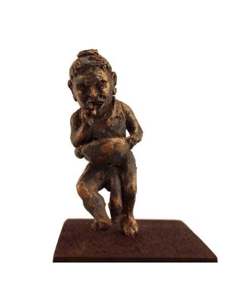 Estatua grotesca de un enano Estatua grotesca de un enano