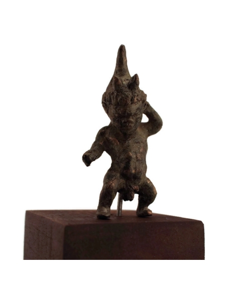 Estatuilla griega de un enano bailarín o pigmeo Estatuilla griega de un enano bailarín o pigmeo
