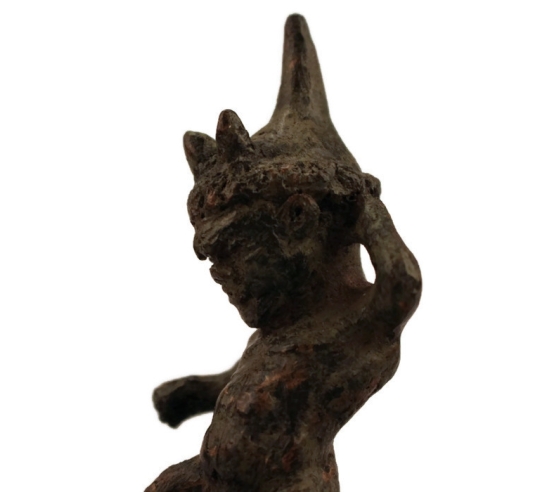 Estatuilla griega de un enano bailarín o pigmeo