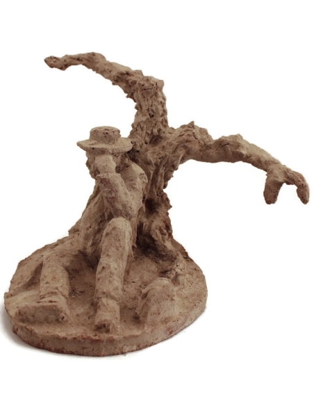 Statuette viel homme se reposant sous un olivier