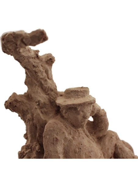 Statuette viel homme se reposant sous un olivier
