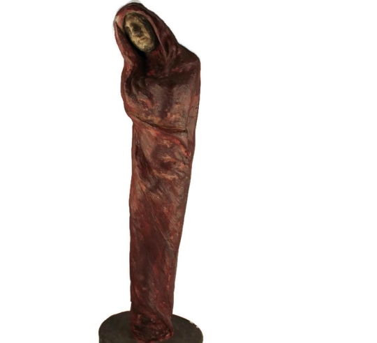 Mujer saliendo de su crisálida