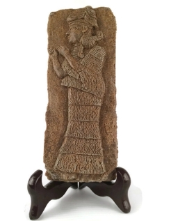 Estatua de una divinidad asiria