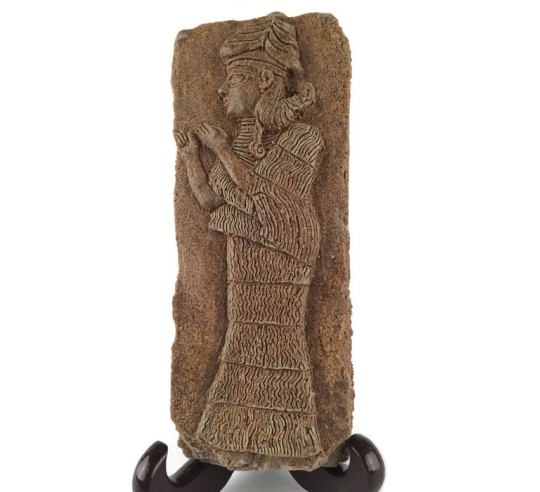Estatua de una divinidad asiria