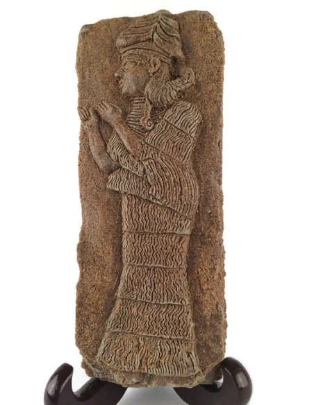 Estatua de una divinidad asiria