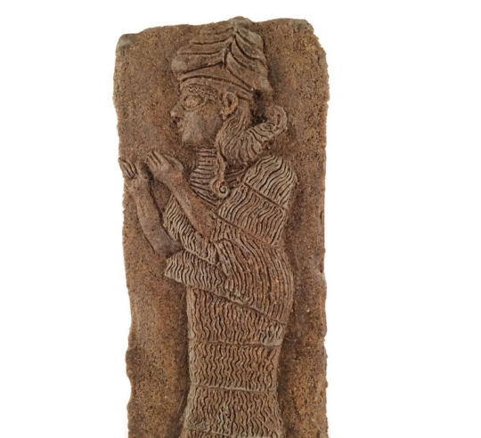 Estatua de una divinidad asiria