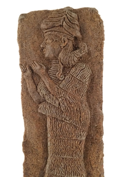 Statuette divinité assyrienne Statuette divinité assyrienne