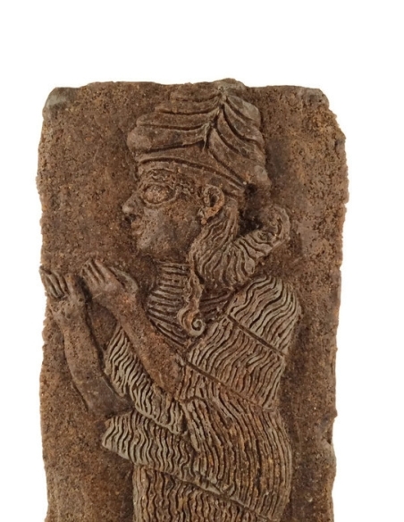 Statuette divinité assyrienne Statuette divinité assyrienne