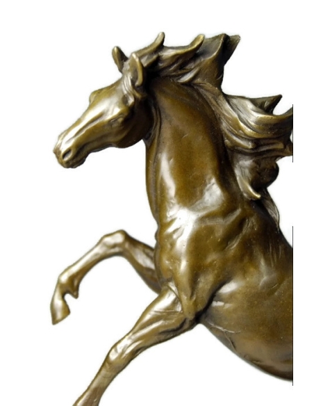 Caballo pataleando en el aire por Miguel Fernando López (Milo) Caballo pataleando en el aire por Miguel Fernando López (Milo)