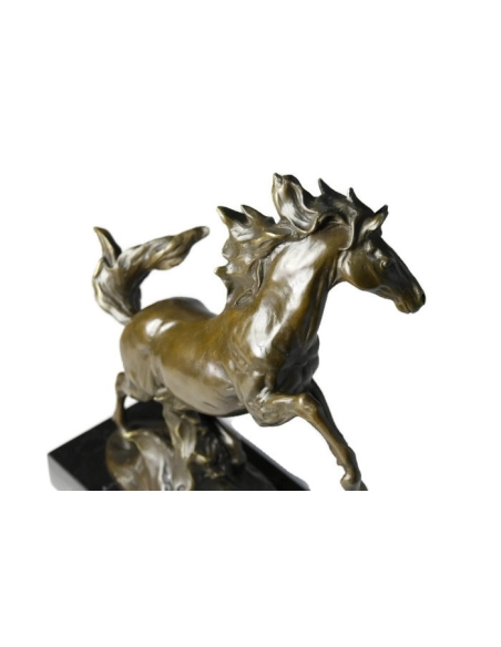 Caballo pataleando en el aire por Miguel Fernando López (Milo)