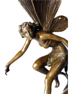 Fée posée sur une fleur de Miguel Fernando López (Milo)