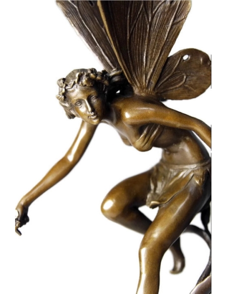 Hada sobre una flor de Miguel Fernando López (Milo)