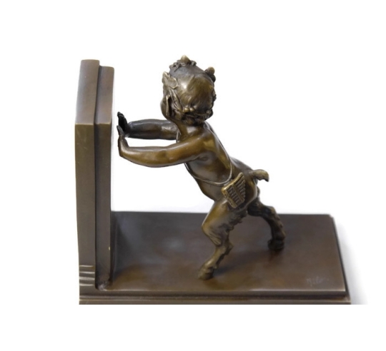 Fauna bookends by Miguel Fernando López (Milo)