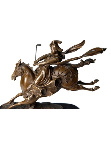 Princesse chinoise jouant au polo et sautant à cheval par Miguel Fernando López (Milo) Princesse chinoise jouant au polo et sautant à cheval par Miguel Fernando López (Milo)