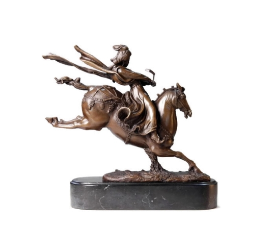 Princesa china jugando al polo y saltando a caballo por Miguel Fernando López (Milo)