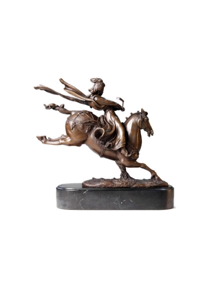 Princesse chinoise jouant au polo et sautant à cheval par Miguel Fernando López (Milo) Princesse chinoise jouant au polo et sautant à cheval par Miguel Fernando López (Milo)