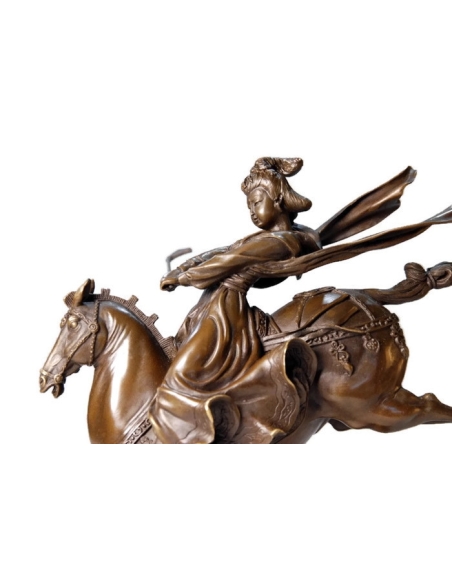 Princesse chinoise jouant au polo et sautant à cheval par Miguel Fernando López (Milo) Princesse chinoise jouant au polo et sautant à cheval par Miguel Fernando López (Milo)
